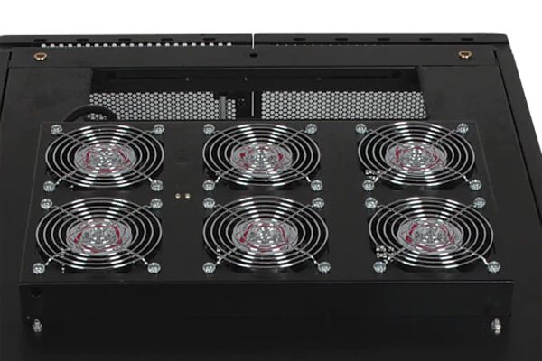 Communication cabinet cooling fan